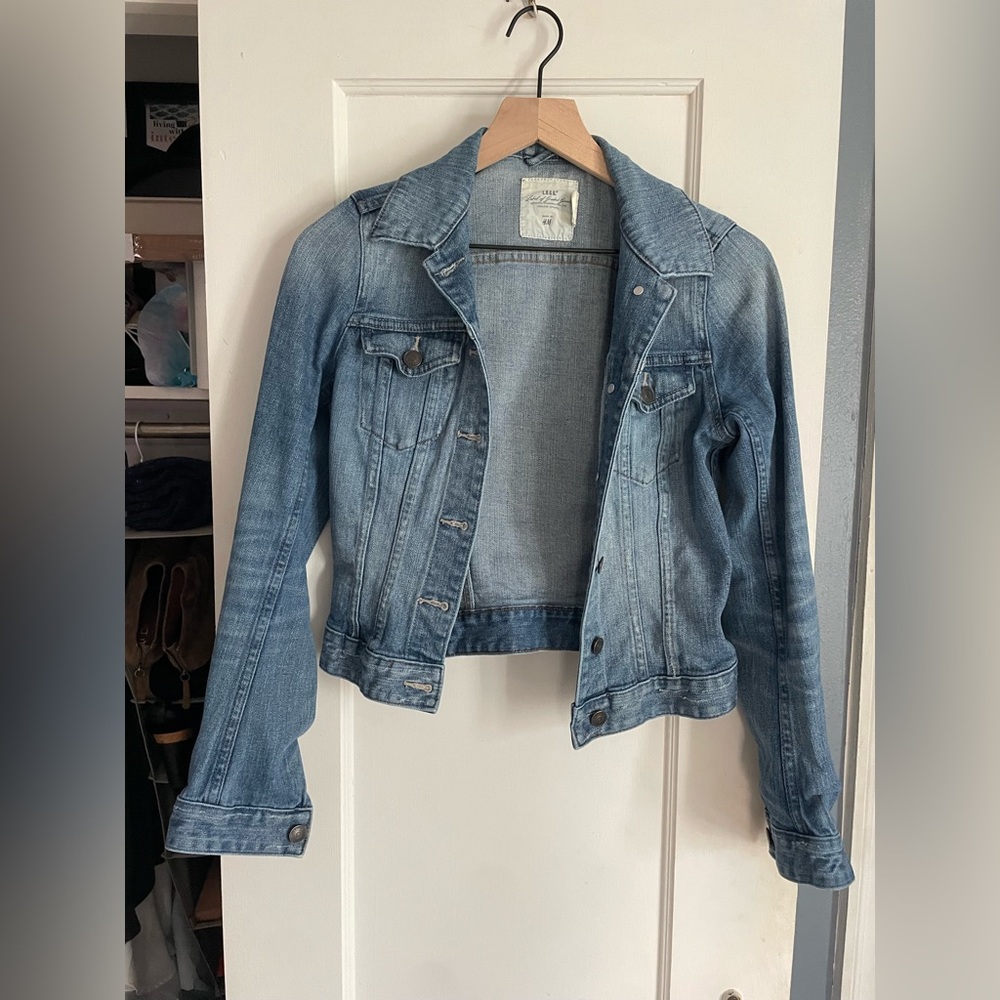H&M denim jacket. Fitted, crops at waist, light - medium wash, size US 6